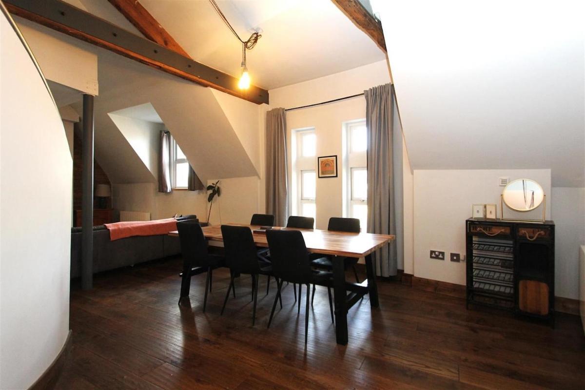 Large New-York Style Apartment In City Centre Лийдс Екстериор снимка