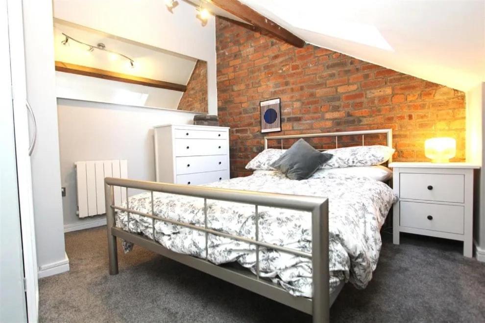 Large New-York Style Apartment In City Centre Лийдс Екстериор снимка