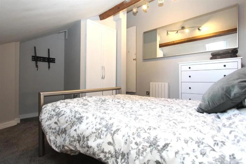 Large New-York Style Apartment In City Centre Лийдс Екстериор снимка